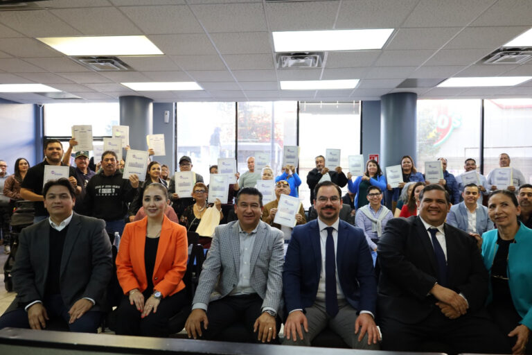 Entrega Estado 40 escrituras a familias de Chihuahua, Aquiles Serdán, Aldama, Cuauhtémoc, Camargo y Juárez