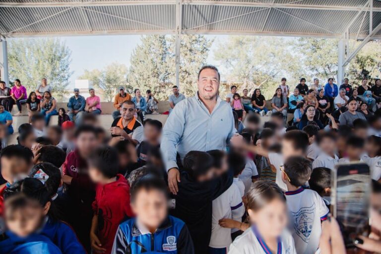 Gobierno Municipal y Estatal unidos por la educación: entrega de útiles escolares en la primaria Héctor de la Garza