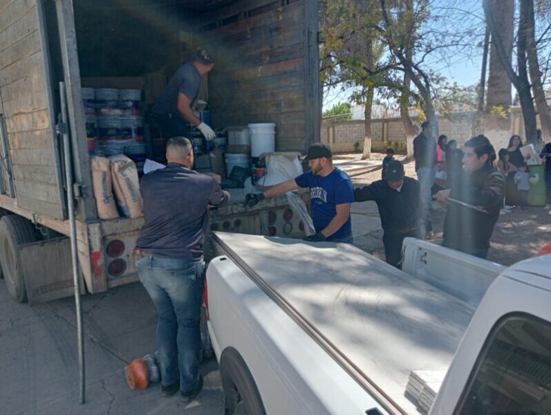 Entrega SEyD material de construcción a 18 escuelas de Jiménez