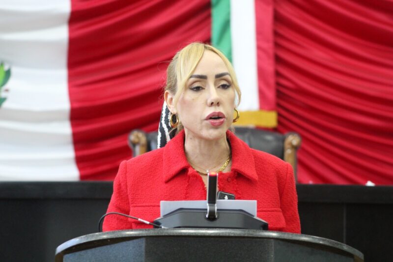 Brenda Rios marcando terreno en Morena