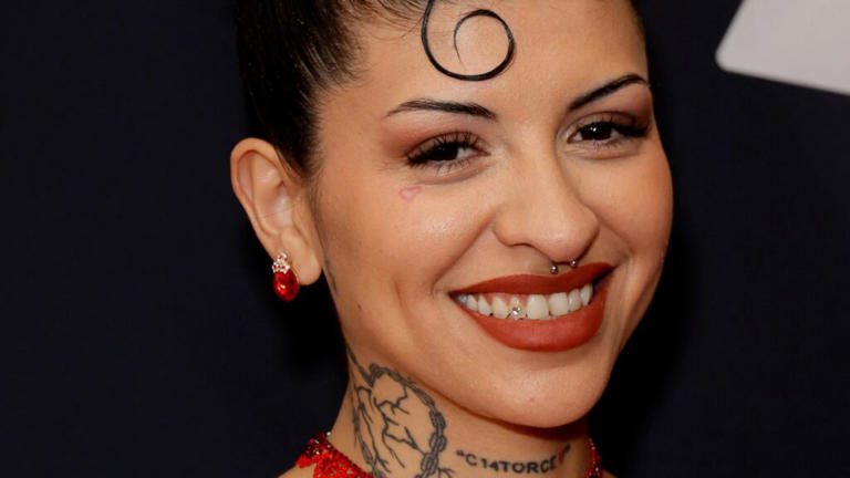 ¡Escándalo Total: Cazzu Celebra su Cumpleaños 32 con Fiesta Viral y Atrevido Look Diabólico en Plena Demanda Millonaria de Christian Nodal por su Hija Inti!