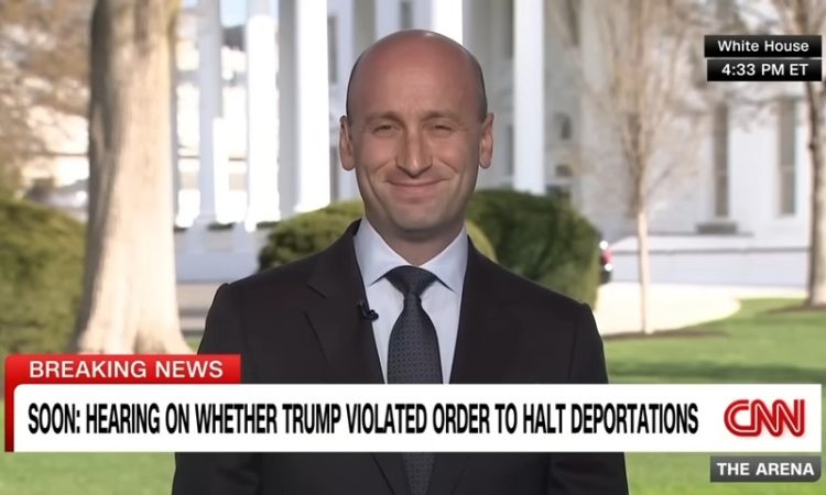 Polémica declaración de asesor de Trump: Propone deportar masivamente a migrantes con solicitudes de asilo pendientes