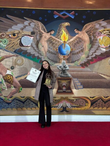 La chihuahuense Valeria Monarrez recibió el premio ‘Luchador Olmeca’ en la CDMX