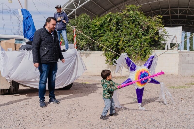 Arranca Gobierno Municipal Ruta Navideña con dulces, juguetes y piñatas en todas las comunidades rurales de Camargo