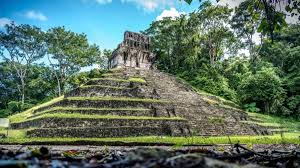 ¡Sismo fantasma de 4.4 sacude Chiapas sin epicentro: luces verdes sobre Palenque avivan teorías de portales mayas!