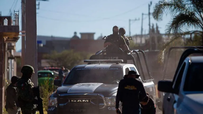 ¡Redes vecinales salvan barrios! 180 grupos de seguridad benefician a 14 mil habitantes en la ciudad con patrullajes y apps anti-delitos