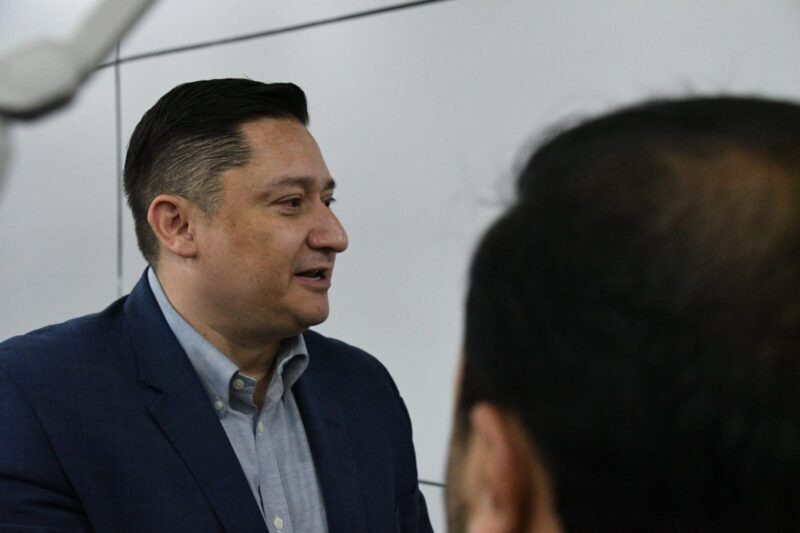 Propone Alfredo Chávez reforma para reducir animales en situación de calle