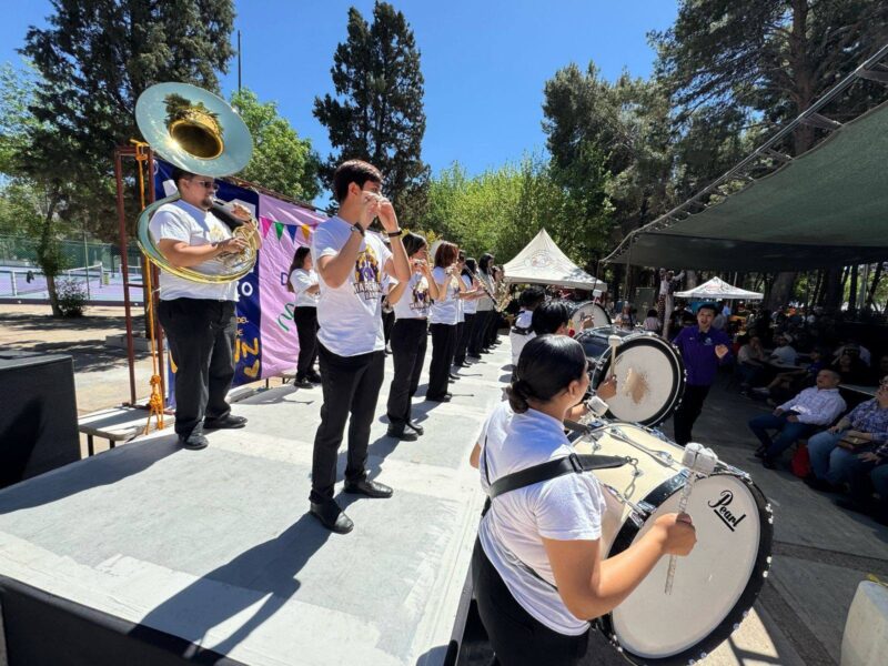 MARCHING BAND UACH; EMBLEMA MUSICAL QUE FORTALECE LA IDENTIDAD

Invita a la comunidad universitaria a realizar su servicio social con la banda. Audición este lunes 26 de enero 2026 a las 16:00 horas e…