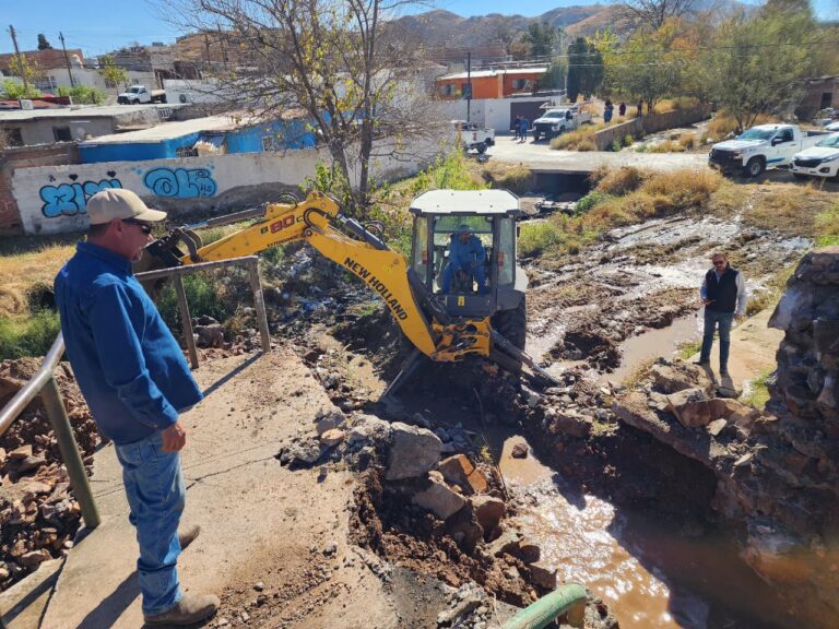Repara JMAS Chihuahua línea de agua potable al sur de la ciudad