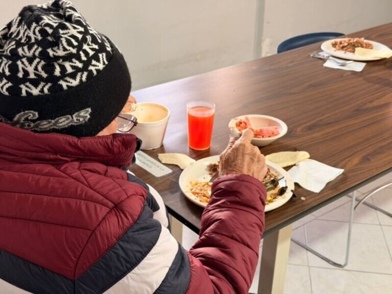 NutriChihuahua entrega alimentos a adultos mayores del asilo “El Bocado del Pobre”