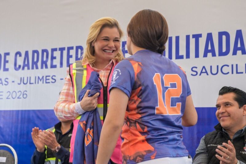 Maru Campos entrega obras por casi 300 mdp en región de Delicias