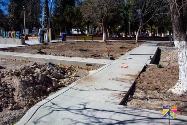 Gobierno de Meoqui y Comité Pro Obras rehabilitan área de la Plaza de Nuevo San Lucas
