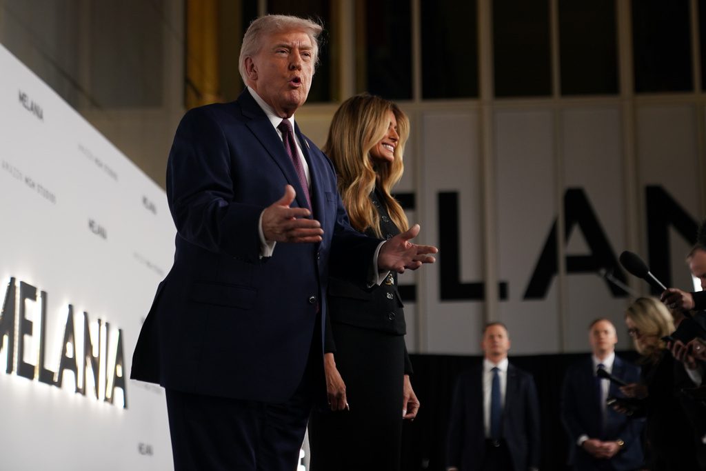 El presidente Donald Trump y la primera dama Melania Trump en el estreno de su película "Melania" en el Centro Conmemorativo John F. Kennedy para las Artes Escénicas, el jueves 29 de enero de 2026, en Washington.
