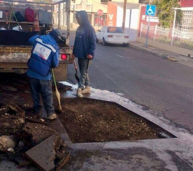 Gobierno de Parral destina recursos propios para reparar daños en vialidades tras trabajos de la JMAS