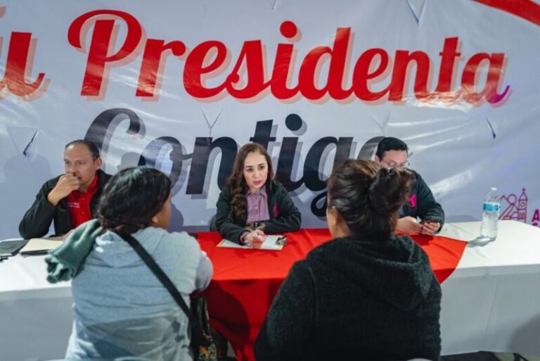Atiende Tere Erives a vecinos de Laderas de San Guillermo