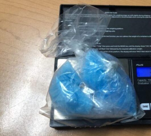 Asegura Policía Municipal a dos motociclistas con presunta droga en la ciudad de Chihuahua