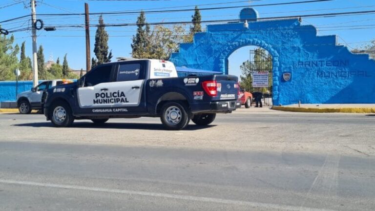 Policía Municipal pone a disposición de la FGE a tres personas por robo en centro comercial