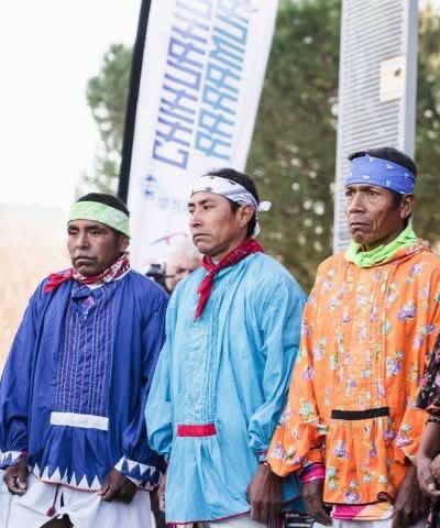 Rarámuris presentes en la Feria Internacional de Turismo en Madrid