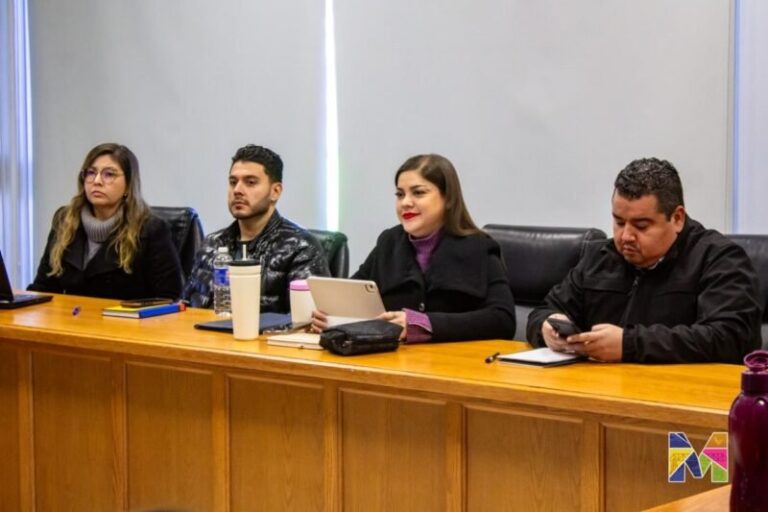 Se capacitan Miriam Soto y su gabinete en primeros auxilios psicológicos