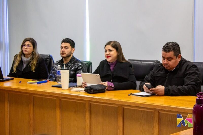 Se capacitan Miriam Soto y su gabinete en primeros auxilios psicológicos