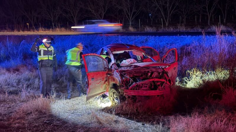 Accidente espectacular en carretera Chihuahua-Juárez: Chevrolet Beat rojo vuelca varias veces en kilómetro 43 y deja un lesionado