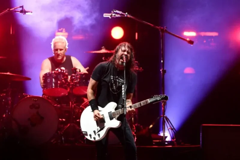 Dave Grohl sorprende a fans en Australia: Anuncia nuevo álbum de Foo Fighters en pleno concierto y desata euforia total