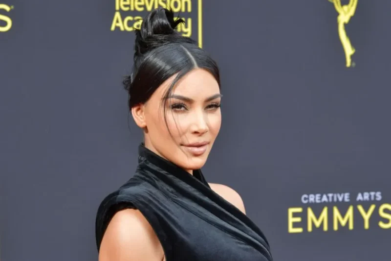 Escándalo millonario: Kim Kardashian y su marca Skims obligadas a pagar 200 mil dólares por cobrar de más a clientes durante años