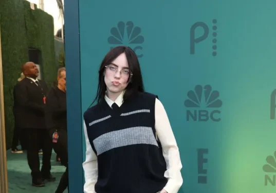 Polémica declaración de Billie Eilish: Califica a ICE como «un grupo terrorista» en dura crítica pública