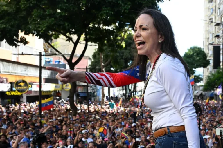 María Corina Machado anuncia regreso a Venezuela “lo antes posible” tras captura de Nicolás Maduro