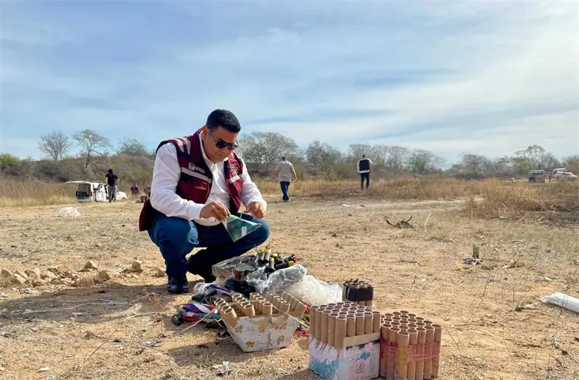 Retiran y destruyen pirotecnia peligrosa en Culiacán