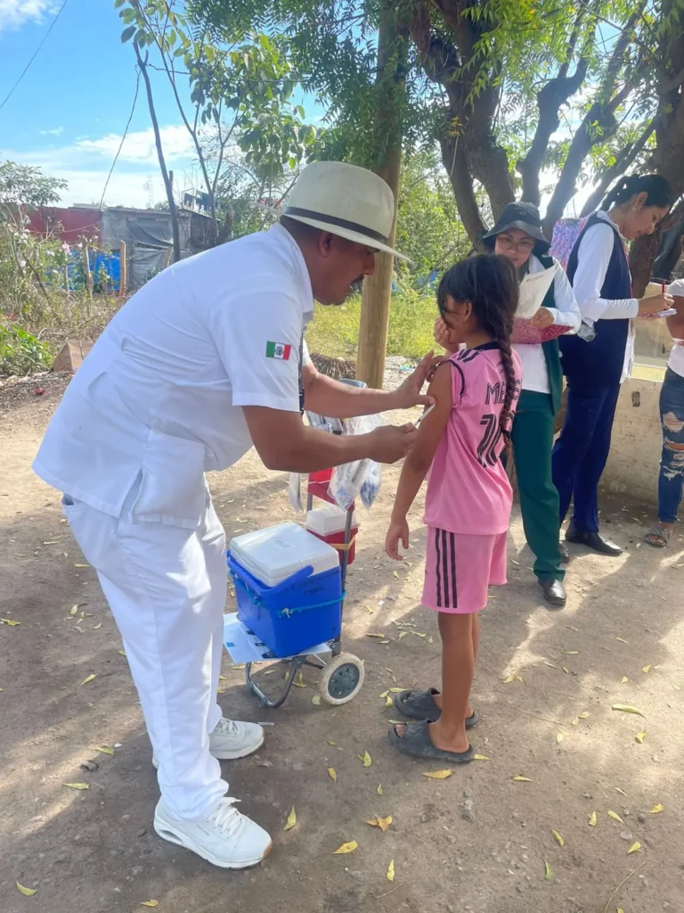 ¿Qué adultos deben vacunarse contra el sarampión?