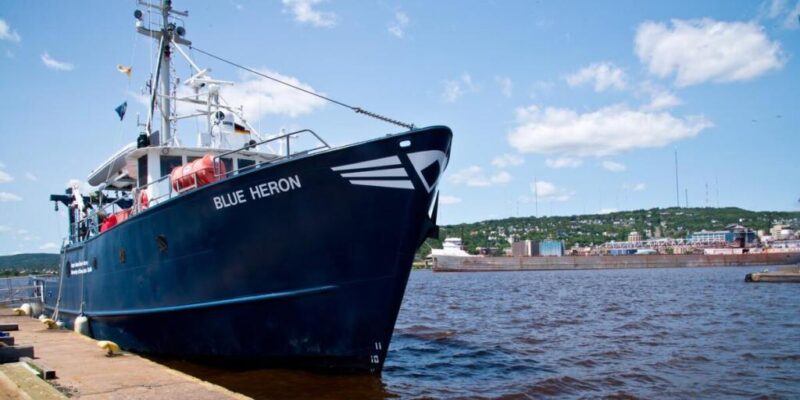 Científicos descubren un nuevo microorganismo en el buque de investigación en los Grandes Lagos