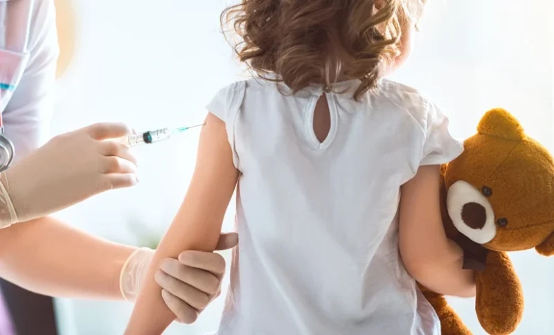 Estudio en Dinamarca descarta vínculo entre el aluminio en vacunas infantiles y el autismo o el asma