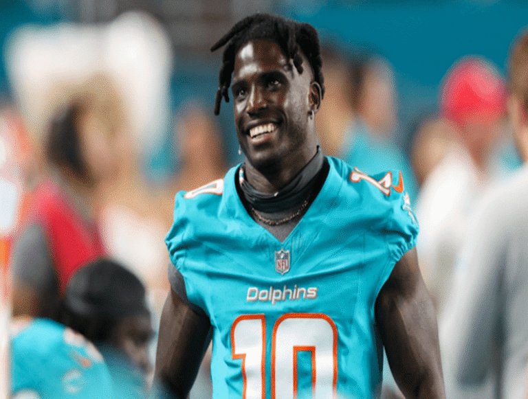 Miami Dolphins liberan a Tyreek Hill y reestructuran su plantilla