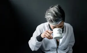 ¿Cuáles son las vitaminas que retrasan la aparición de canas?