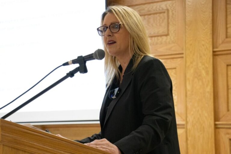 Lo local es el corazón de la democracia: Dra. Flavia Freidenberg llama en conferencia a combatir la violencia política hacia las mujeres