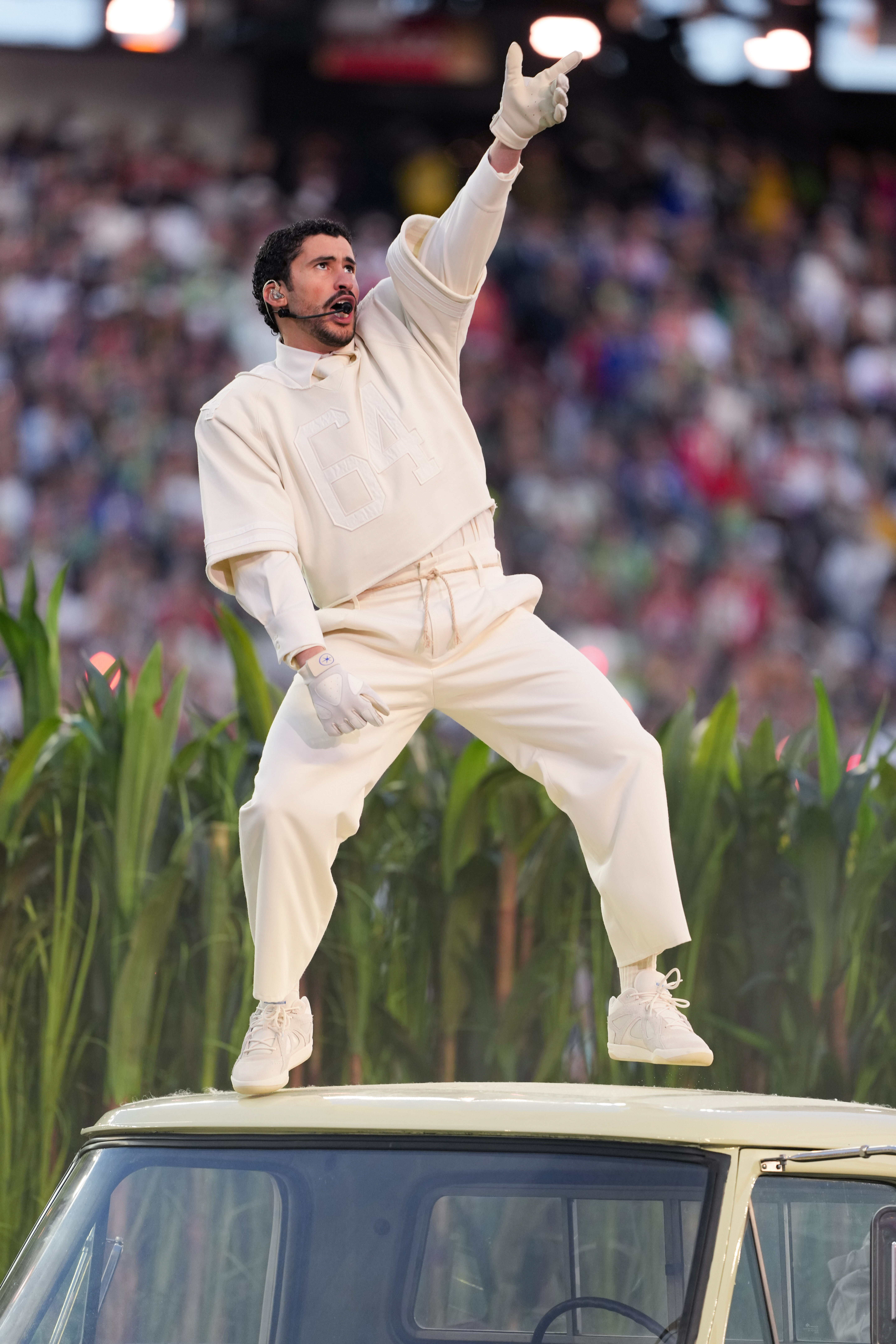 Bad Bunny se presenta durante el medio tiempo del Super Bowl 60 de la NFL entre los New England Patriots y los Seattle Seahawks, el domingo 8 de febrero de 2026, en Santa Clara, California. (Foto AP/Matt Slocum).
