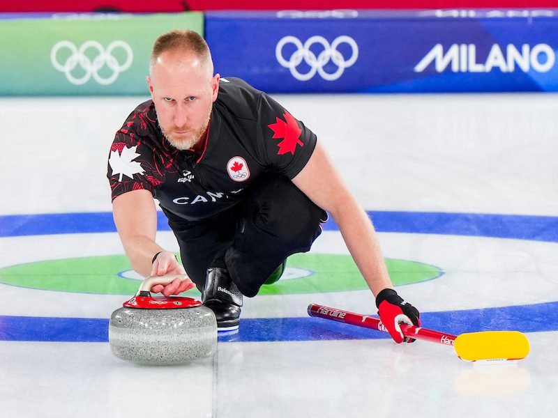 Canadá impone autoridad en curling olímpico con liderazgo de Brad Jacobs