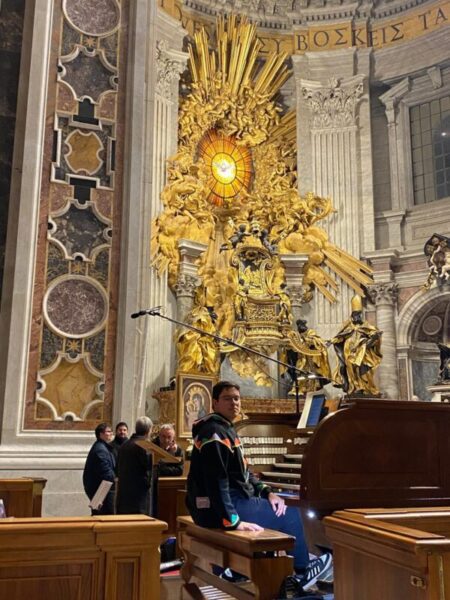 Estudiante del SEA del COBACH lleva su talento musical al Vaticano
