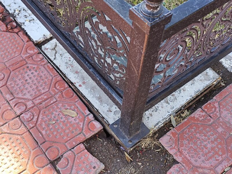 Señalan riesgos por instalación de cercas en Plaza Hidalgo