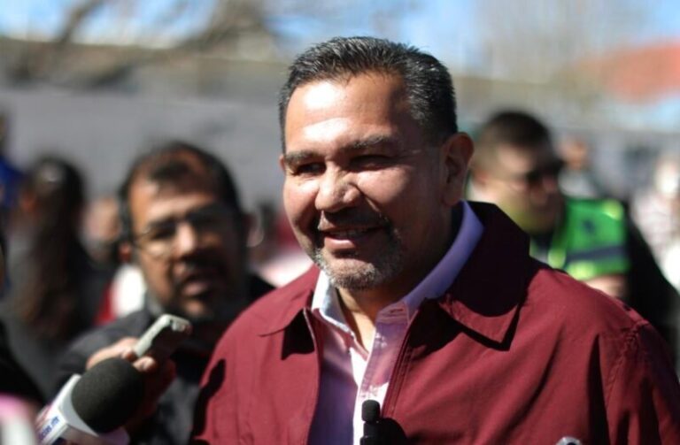 Se reúne Cruz Pérez Cuéllar con Zoé Robledo Aburto para atraer más especialistas a Juárez