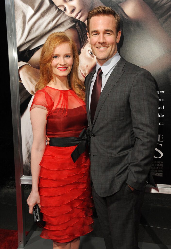 Kimberly Brook (izquierda) y James Van Der Beek en el estreno de "The Words" en ArcLight Cinemas el martes 4 de septiembre de 2012 en Los Ángeles.