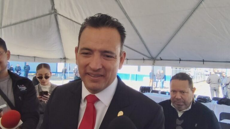 Alcalde descarta incumplimiento en instalación de bancas en Parque Lerdo