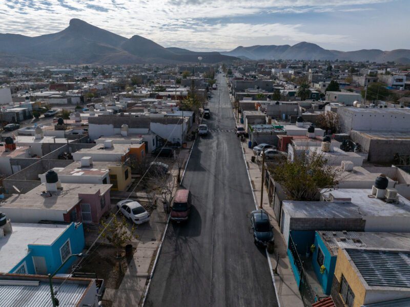 Entregan pavimentación en Laderas de San Guillermo