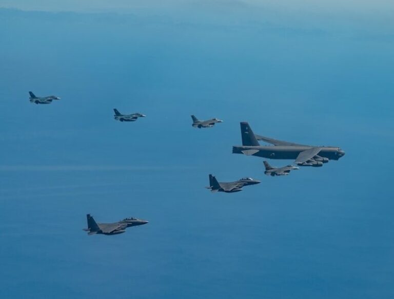 EE.UU. ENVÍA MÁS DE 120 AVIONES MILITARES AL MEDIO ORIENTE MIENTRAS CRECEN TENSIONES