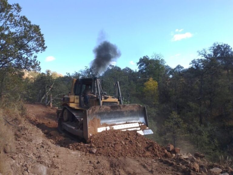 Rehabilitan caminos del Rancho Experimental Teseachi de la FZyE-UACH