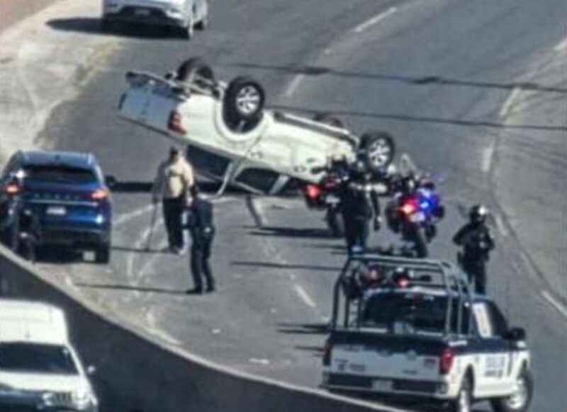 Volcadura en Periférico de la Juventud deja un lesionado y caos vial