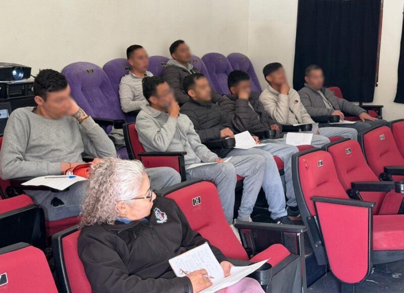 Imparten curso de primeros auxilios psicológicos a personas privadas de la libertad en el Cereso No. 1