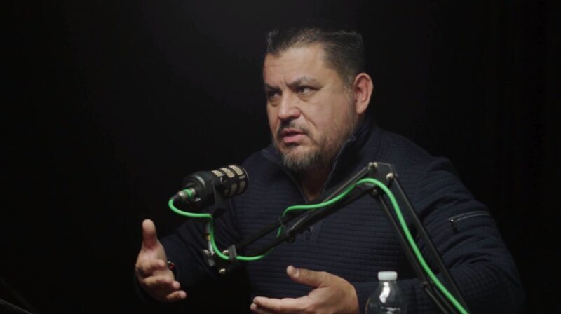 Habla Alex Domínguez sobre centralismo, seguridad, educación, empresariado y más, en Diálogos por Chihuahua