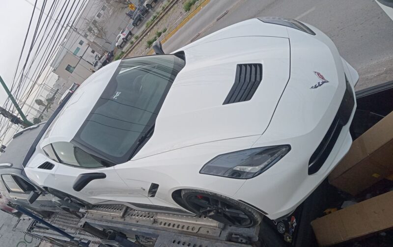 Detienen en Ciudad Juárez a dos personas en posesión de Corvette con reporte de robo en Estados Unidos